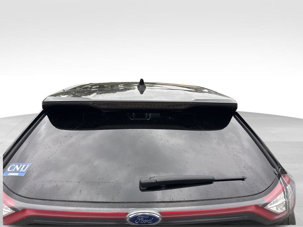 2016 Ford Edge Titanium photo 3