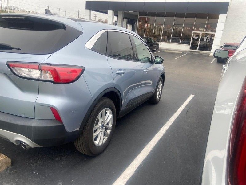 2022 Ford Escape SE photo 4