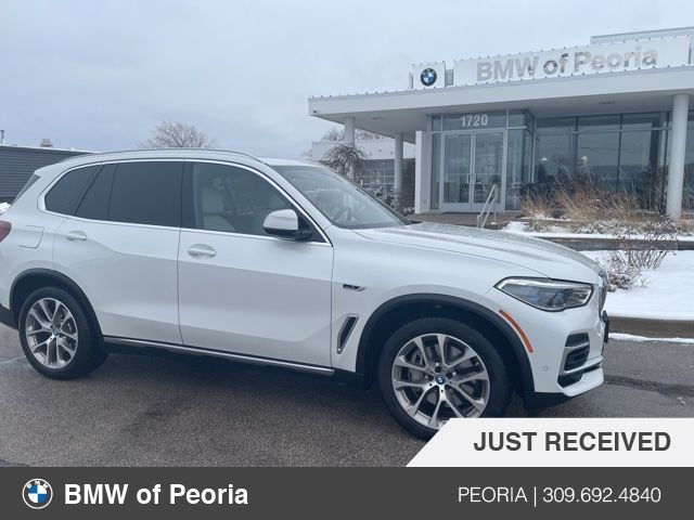 2022 BMW X5 45e's photo