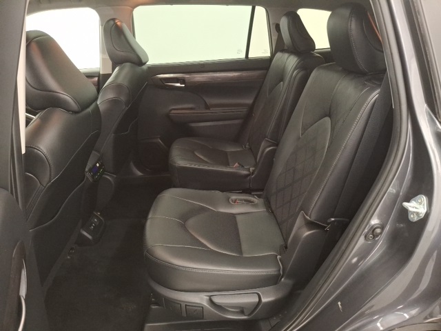 2020 Toyota Highlander Platinum photo 28