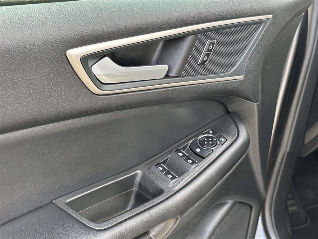 2024 Ford Edge SEL photo 17