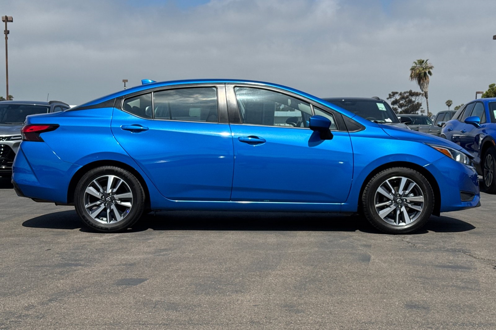 2023 Nissan Versa 1.6 SV photo 3