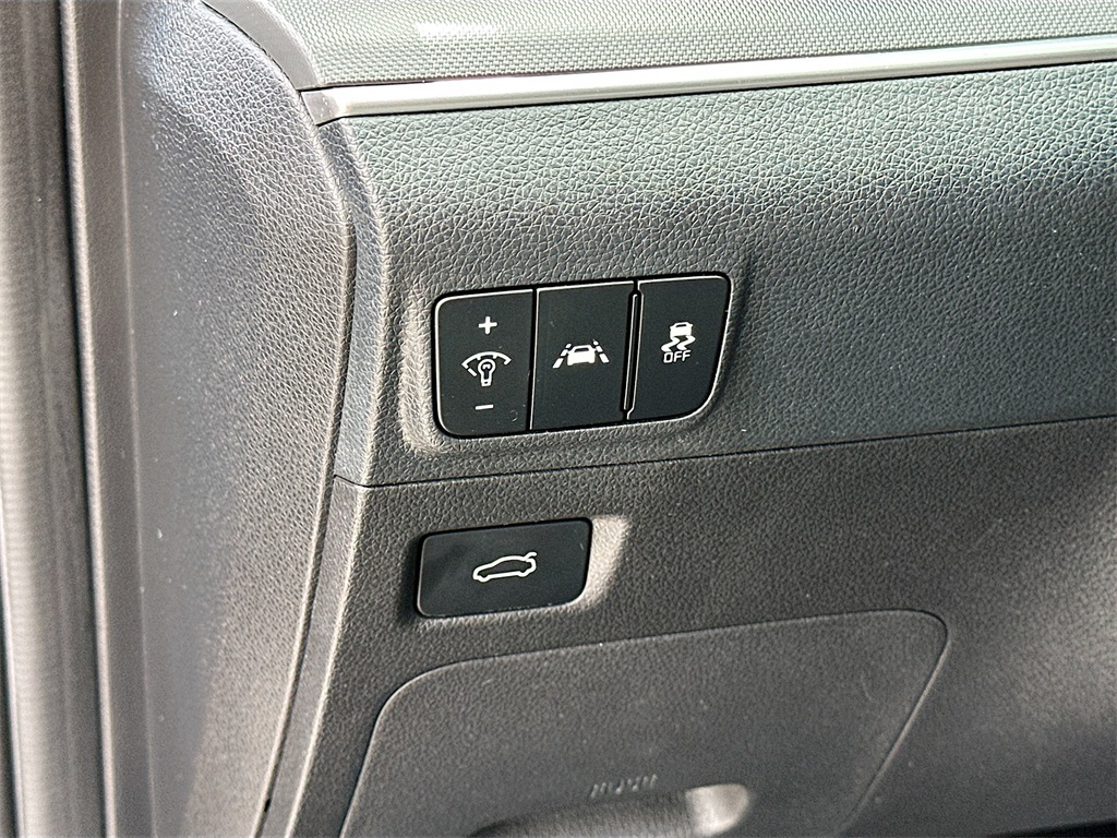 2022 Kia K5 GT-Line photo 6