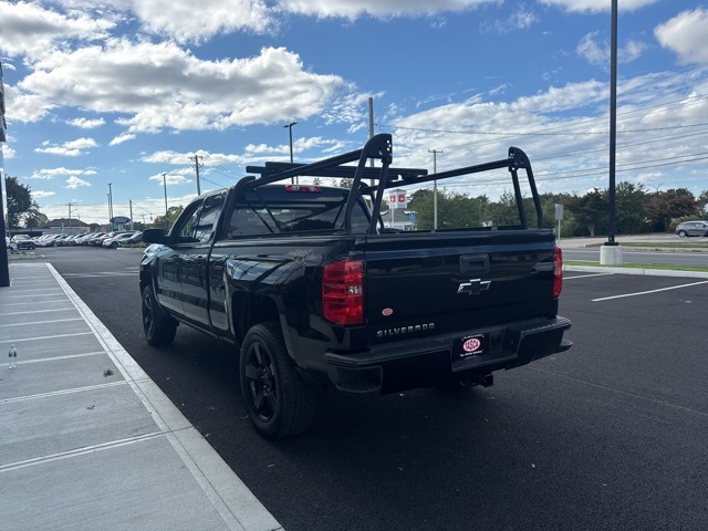 2017 Chevrolet Silverado 1500 Custom photo 4