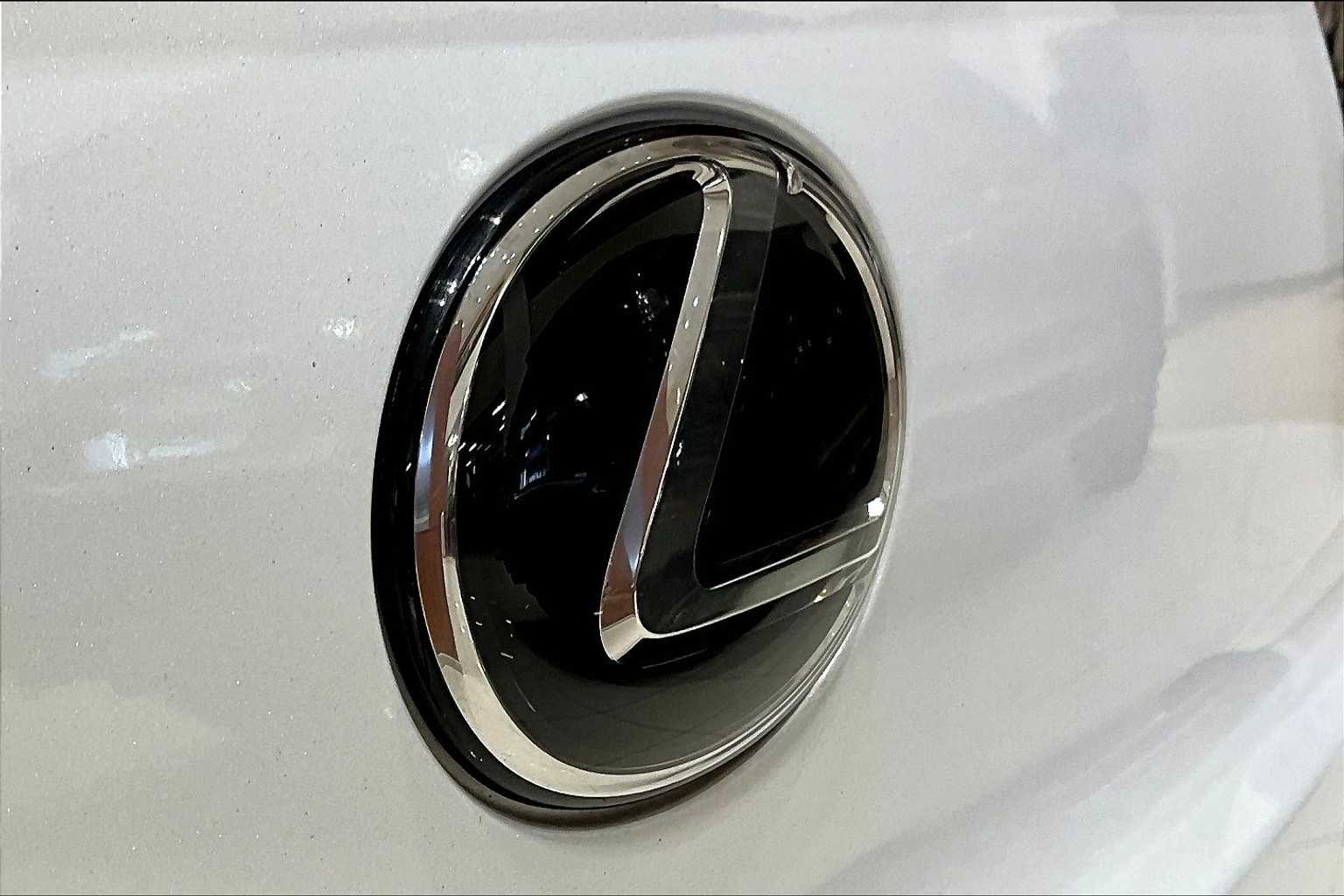 2022 Lexus UX 200 photo 28