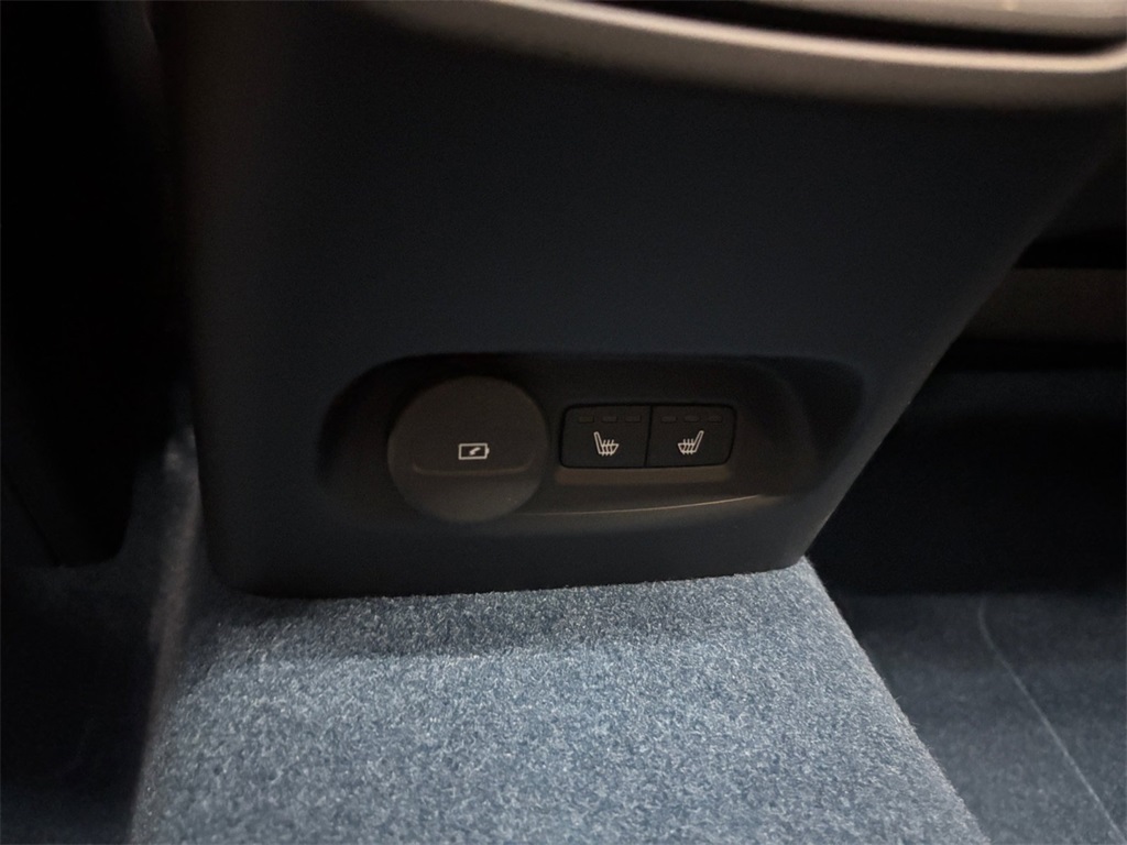 2023 Volvo XC40 Recharge Ultimate photo 25