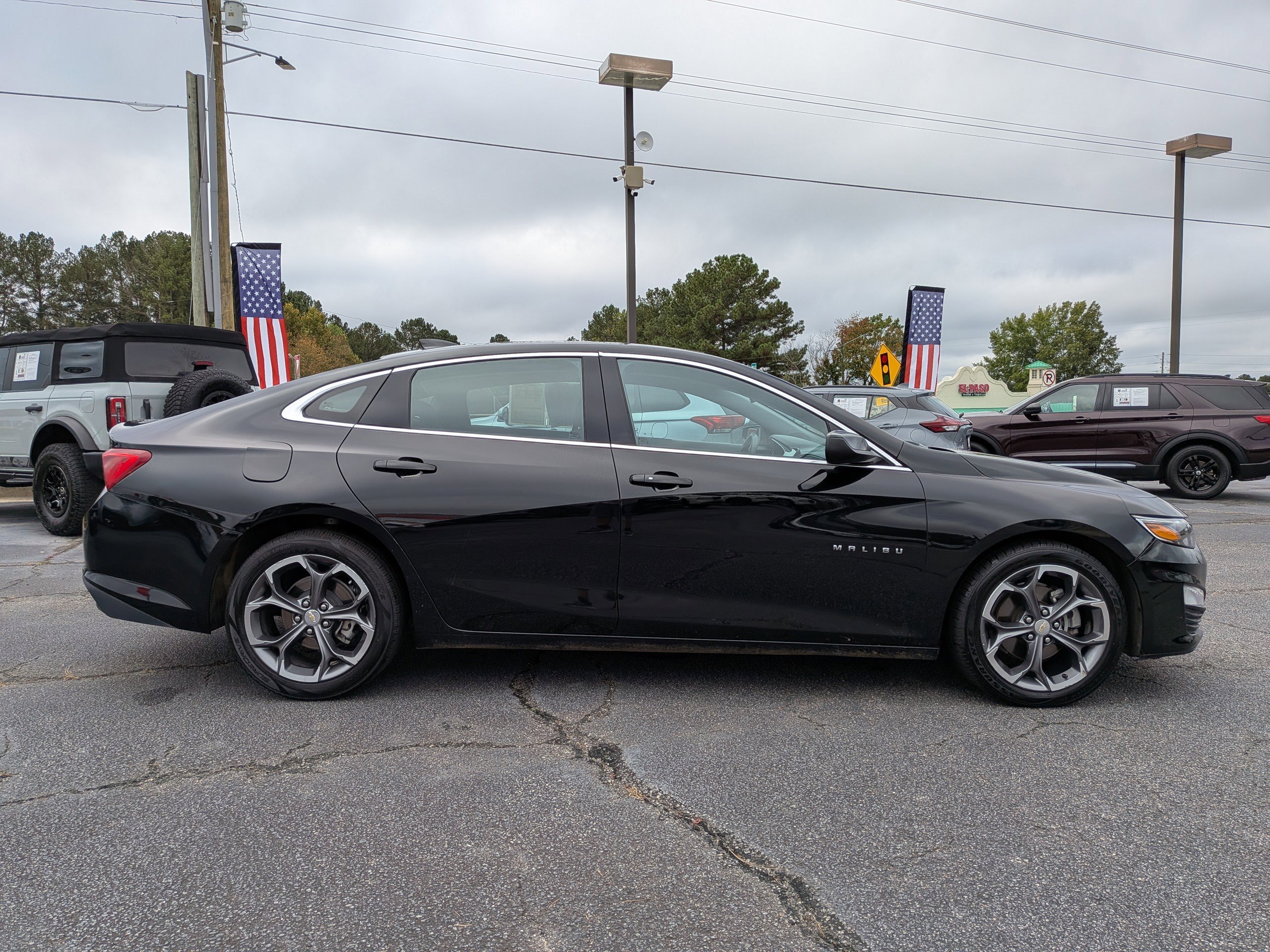 2024 Chevrolet Malibu 1LT photo 2