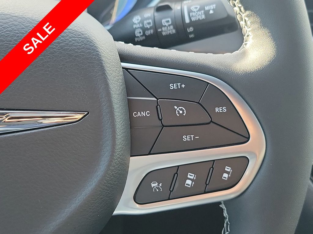 2025 Chrysler Pacifica photo 33