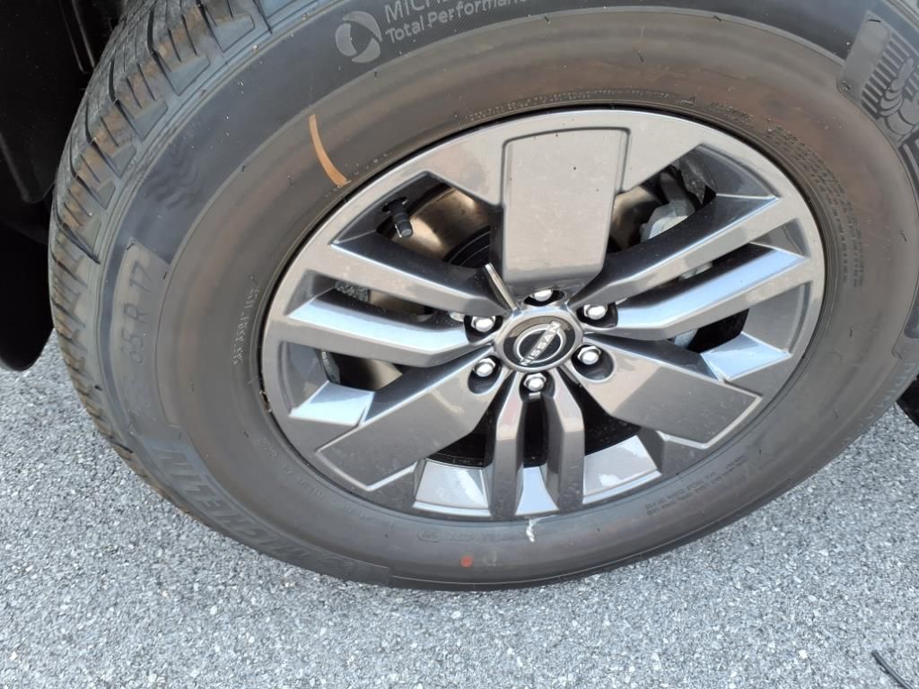 2025 Nissan Frontier Crew Cab SV photo 9