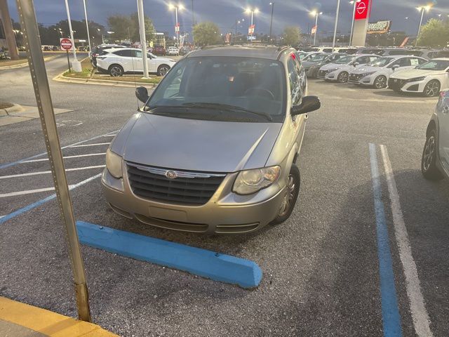 2005 Chrysler Town & Country Touring