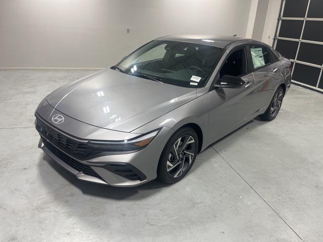 2025 Hyundai Elantra SEL Sport photo 2