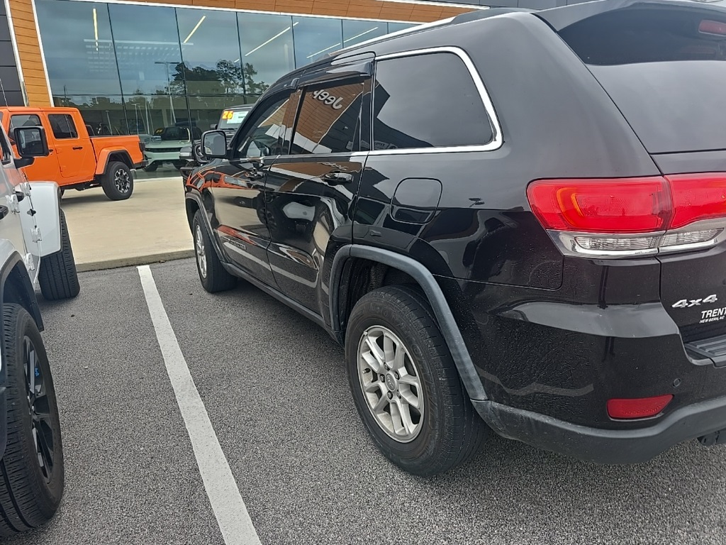 2019 Jeep Grand Cherokee Laredo E photo 3