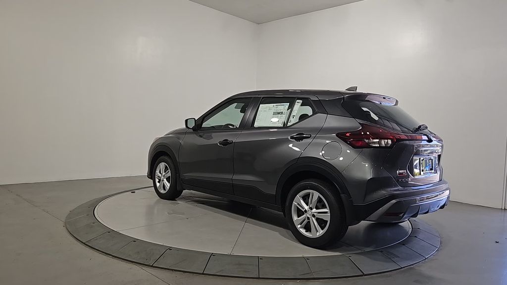 2025 Nissan Kicks Play S photo 3
