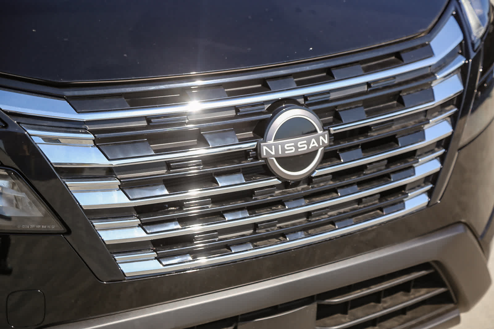 2025 Nissan Rogue SV photo 5