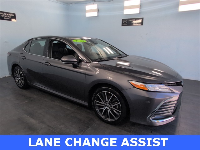 2023 Toyota Camry Hybrid XLE photo 2