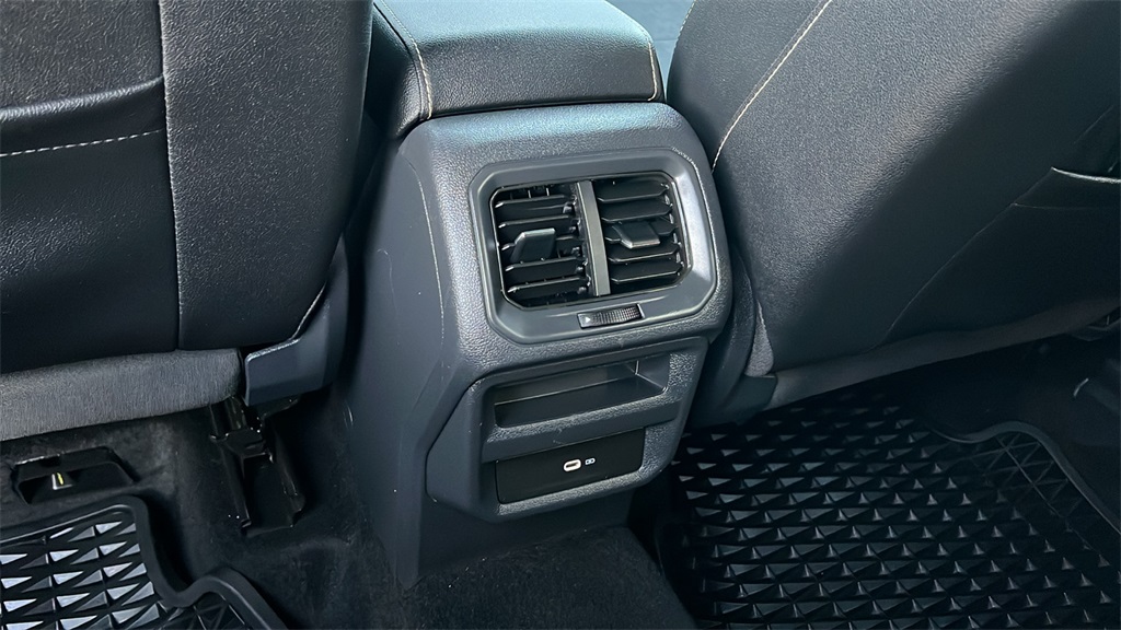 2022 Volkswagen Taos SE photo 4