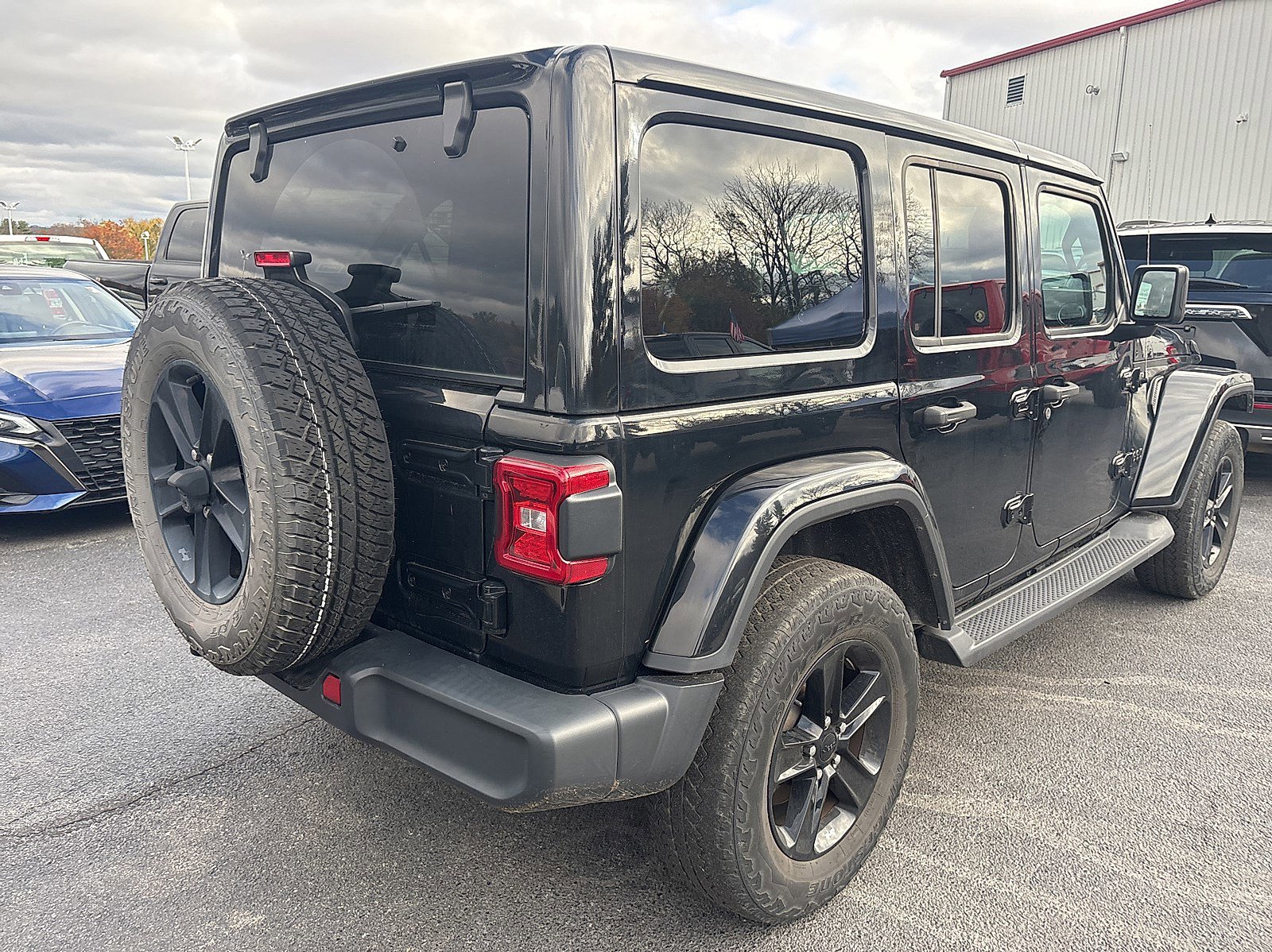 2021 Jeep Wrangler Unlimited Sahara Altitude photo 3