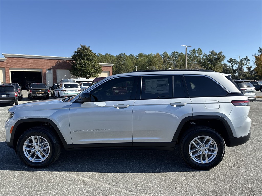 2025 Jeep Grand Cherokee Laredo X photo 4
