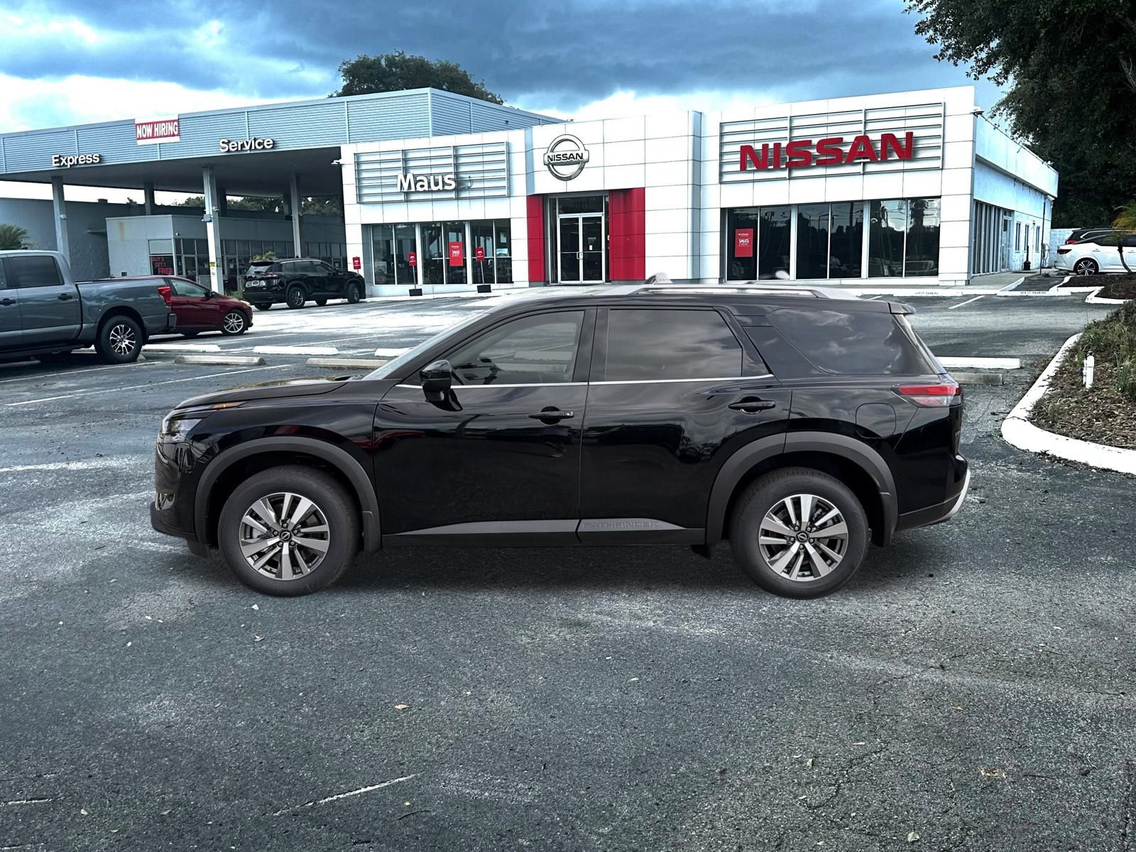 2025 Nissan Pathfinder SL photo 4