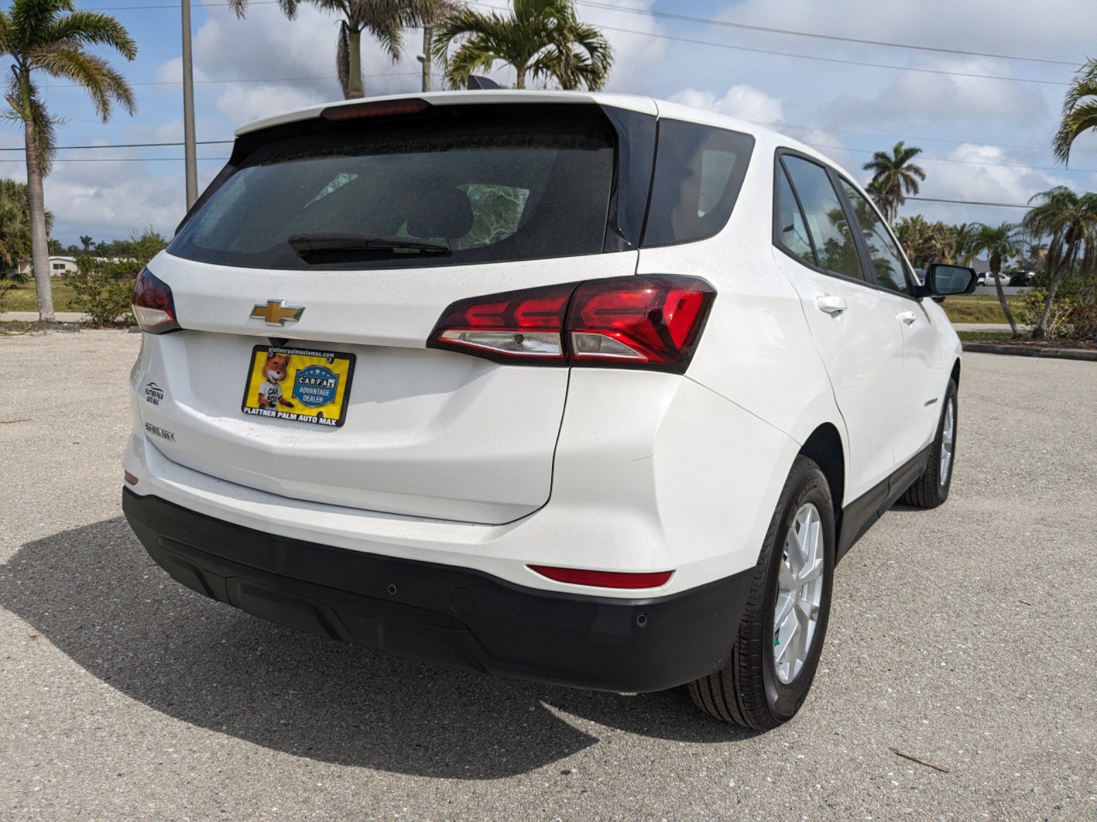 2024 Chevrolet Equinox LS photo 2