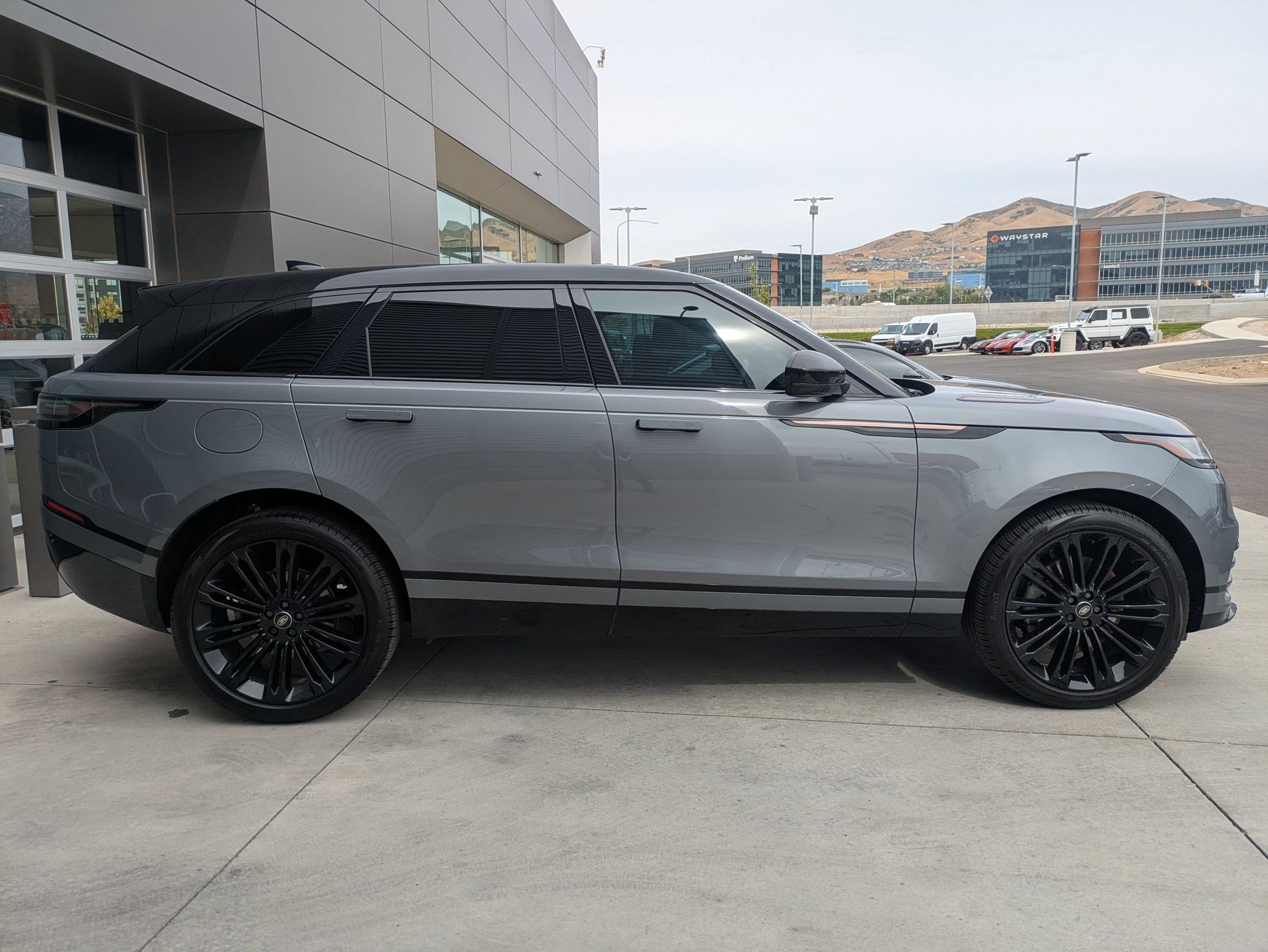 2024 Land Rover Range Rover Velar P400 Dynamic HSE photo 4