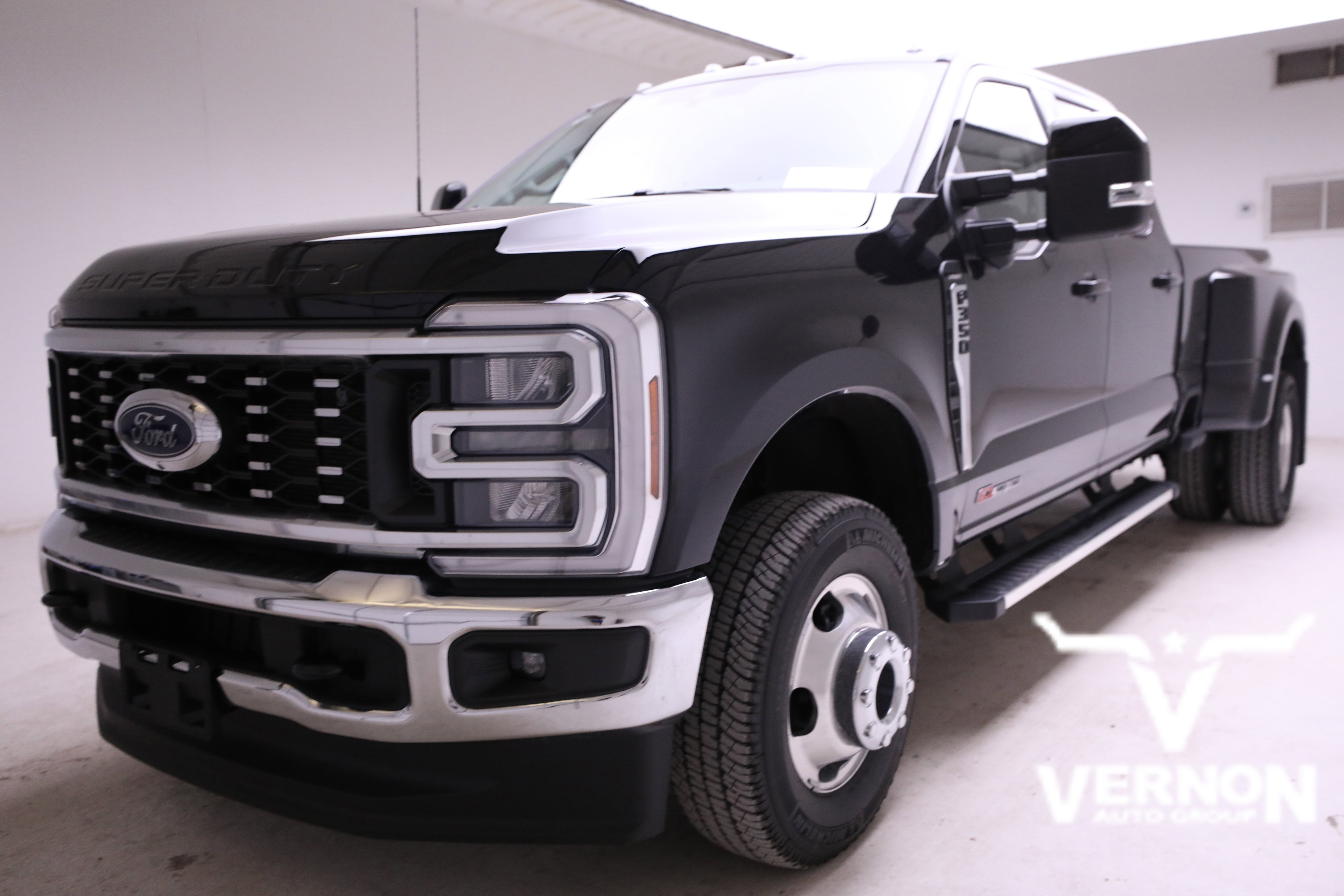 2026 Ford F-350 Super Duty Lariat's photo