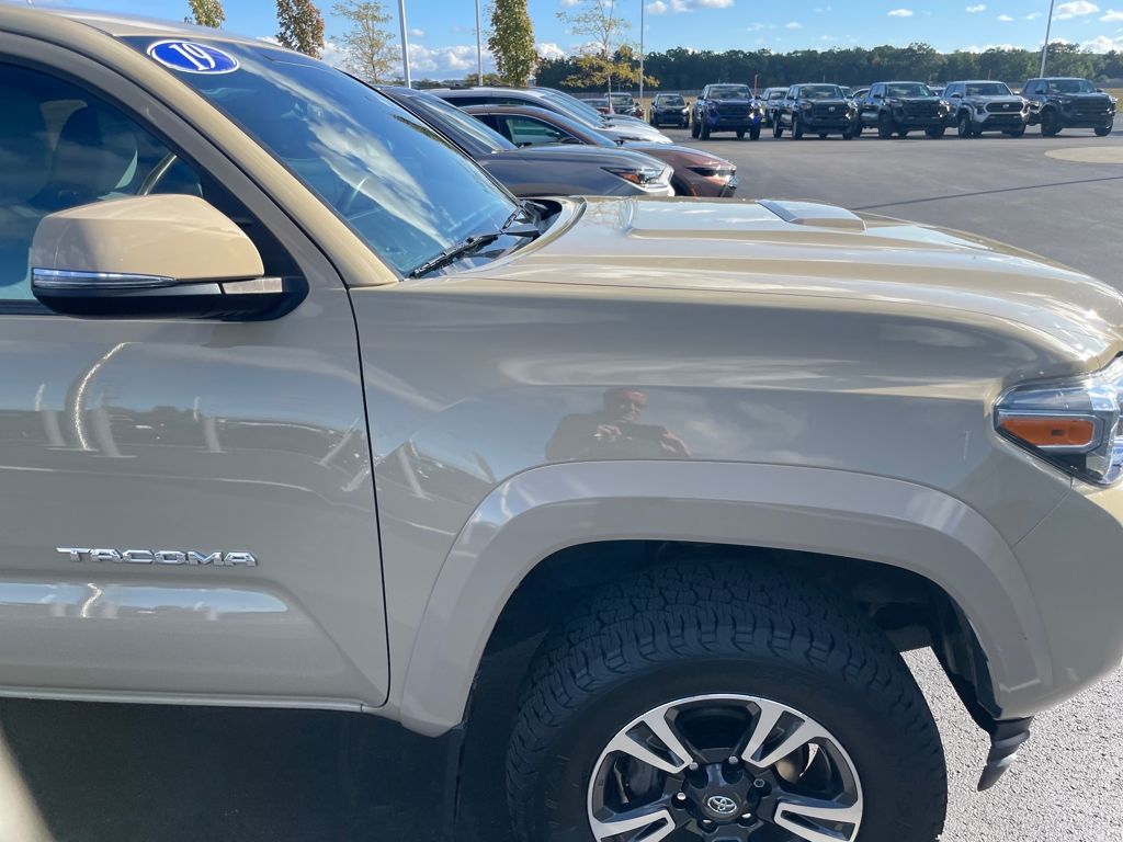 2019 Toyota Tacoma TRD Sport photo 18
