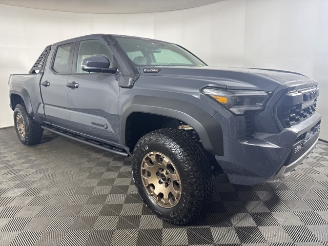 2025 Toyota Tacoma Trailhunter's photo