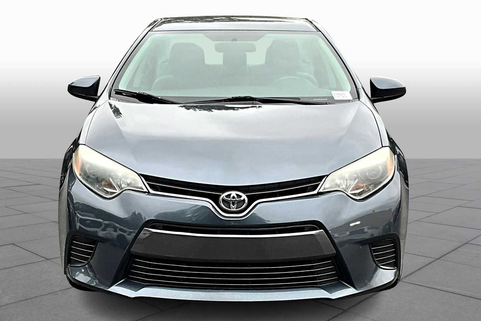 2016 Toyota Corolla LE photo 3