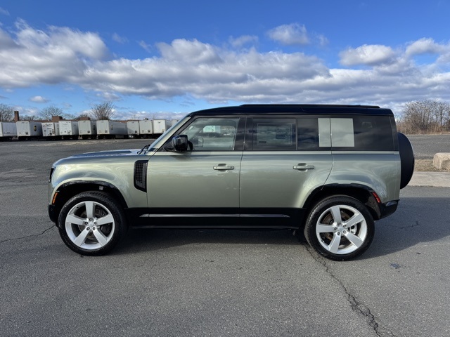 2025 Land Rover Defender 110 X-Dynamic SE photo 2