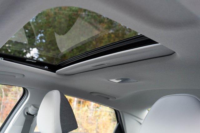 2026 Hyundai Elantra Limited photo 3