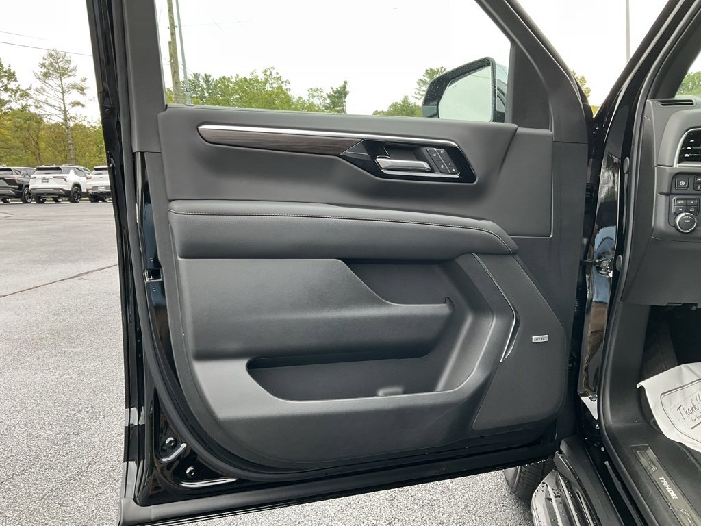2025 Chevrolet Tahoe Premier photo 14