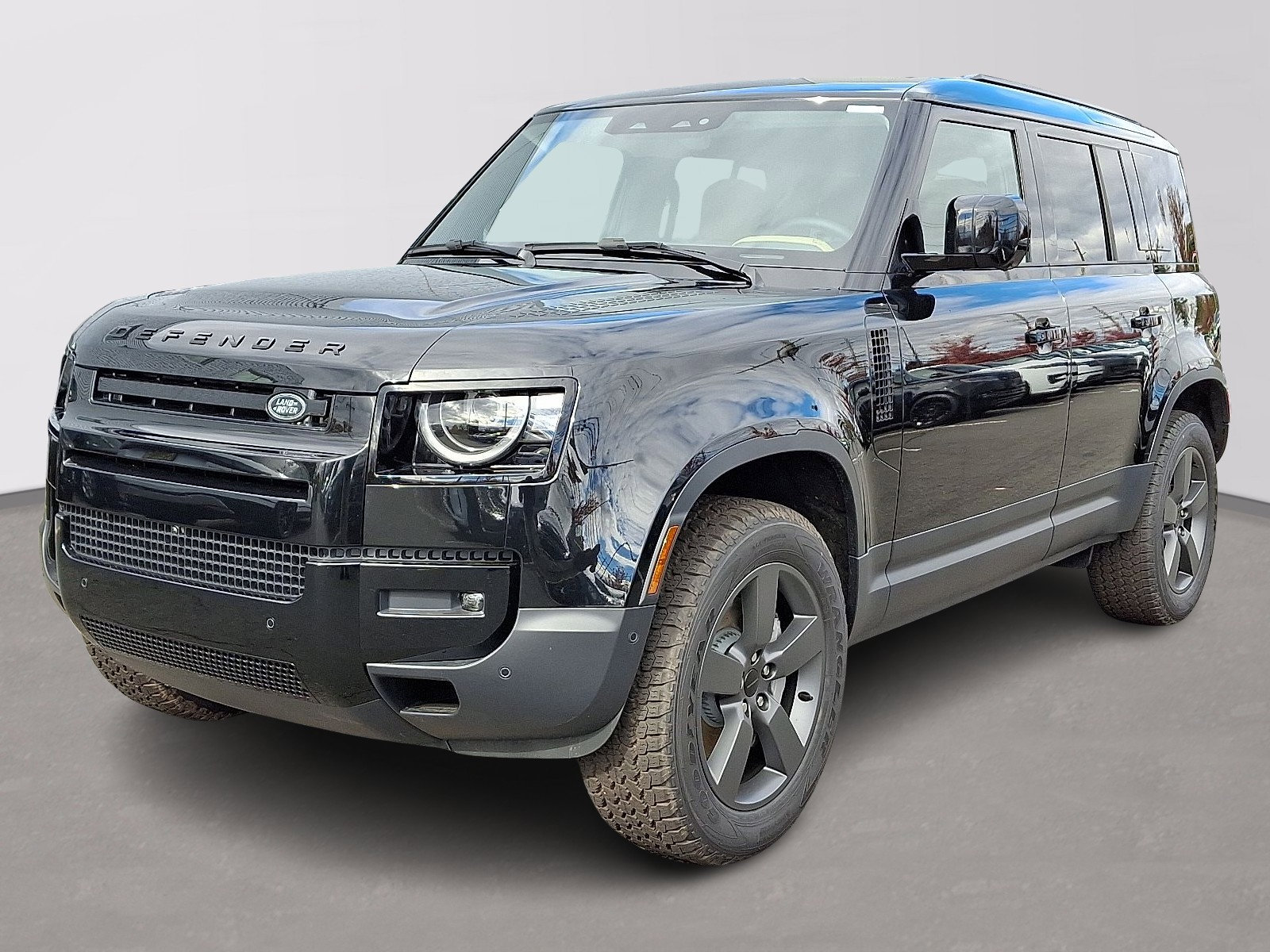 2026 Land Rover Defender S's photo