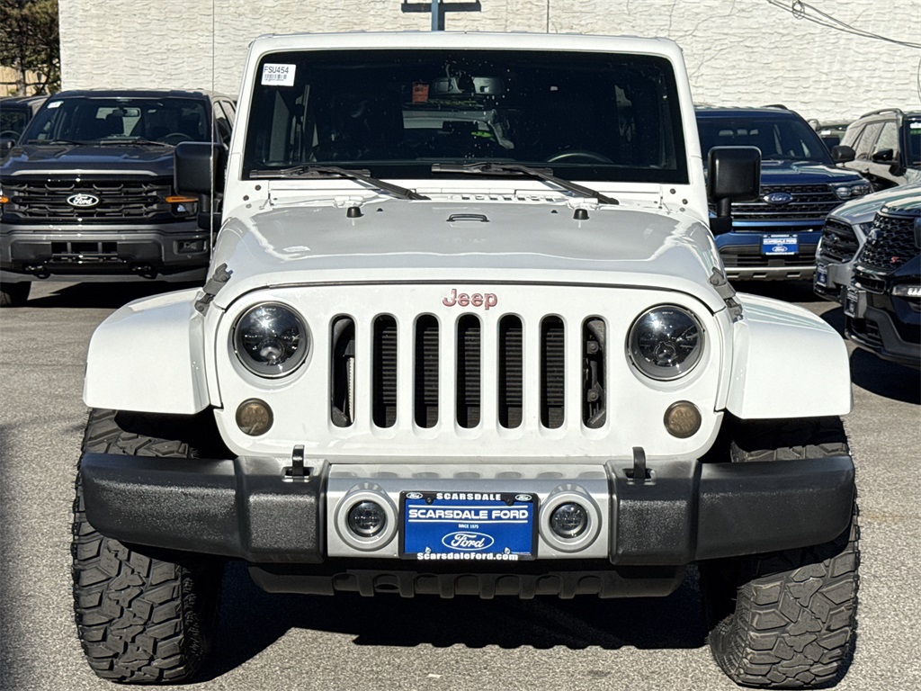 2015 Jeep Wrangler Unlimited Sahara photo 2