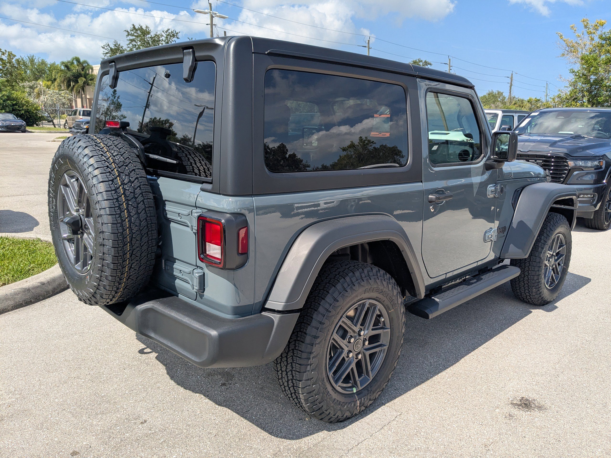 2025 Jeep Wrangler Sport S photo 4