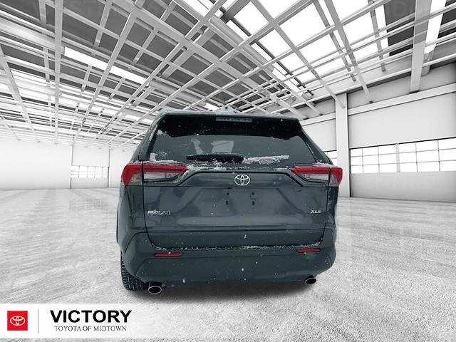2022 Toyota RAV4 XLE photo 4