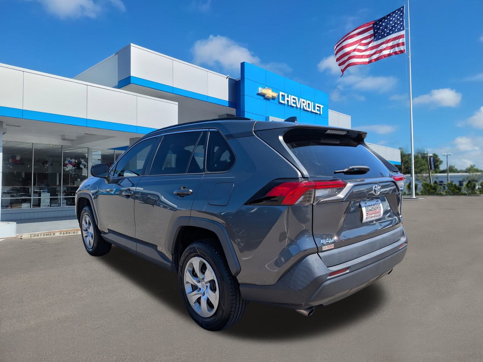 2019 Toyota RAV4 LE photo 4