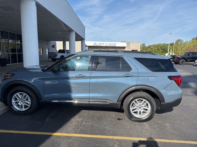 2025 Ford Explorer photo 7