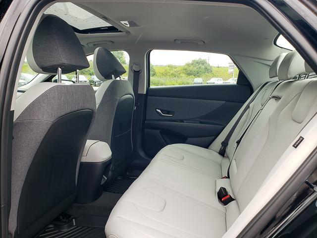 2025 Hyundai Elantra Limited photo 16