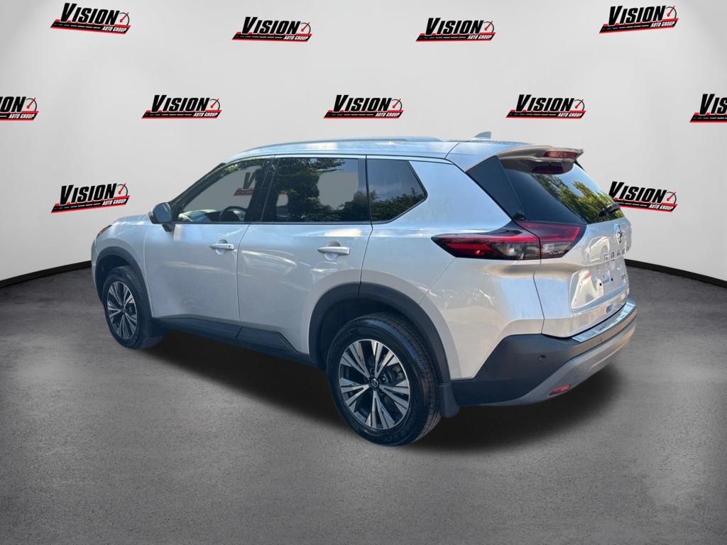 2021 Nissan Rogue SV photo 3