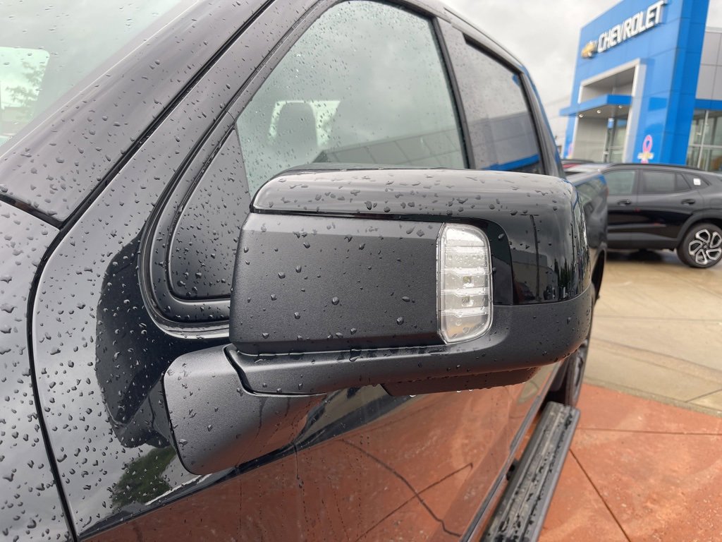 2025 Chevrolet Silverado 1500 High Country photo 5