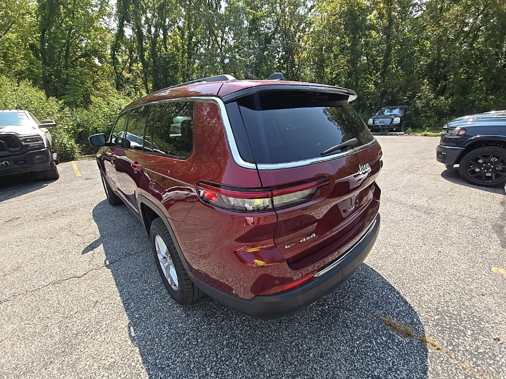 2022 Jeep Grand Cherokee Laredo photo 3