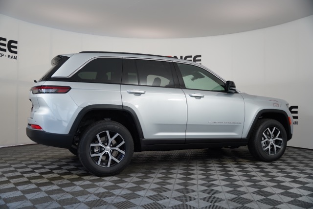2025 Jeep Grand Cherokee Limited photo 29