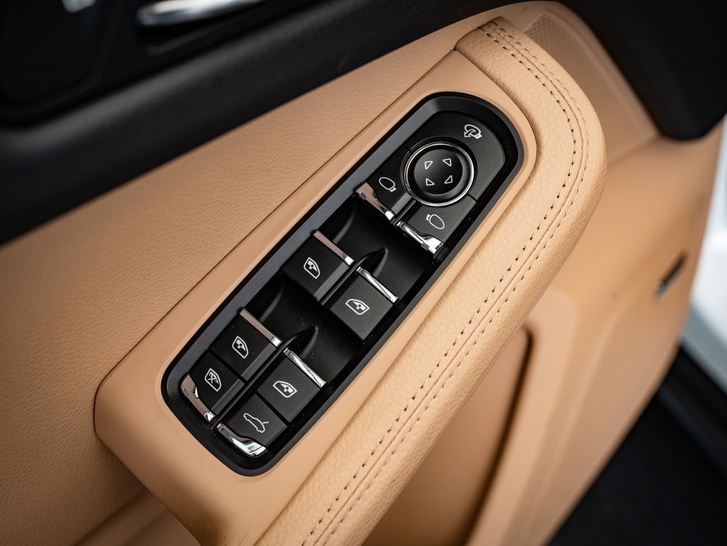 2024 Porsche Macan T photo 20