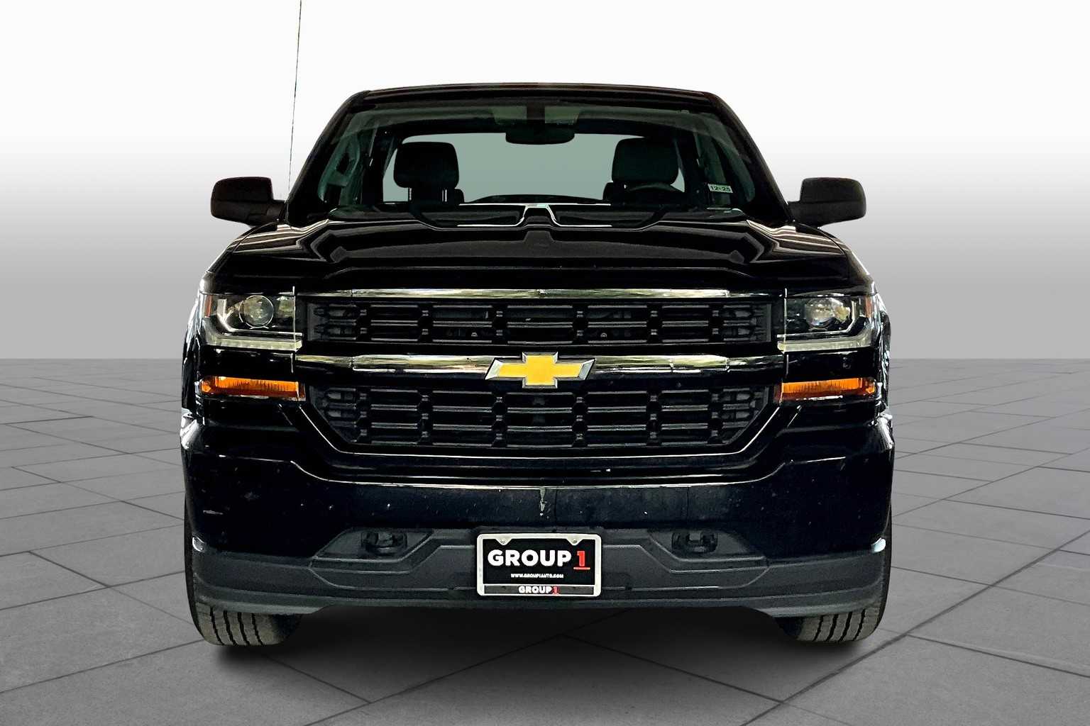 2018 Chevrolet Silverado 1500 Custom photo 3