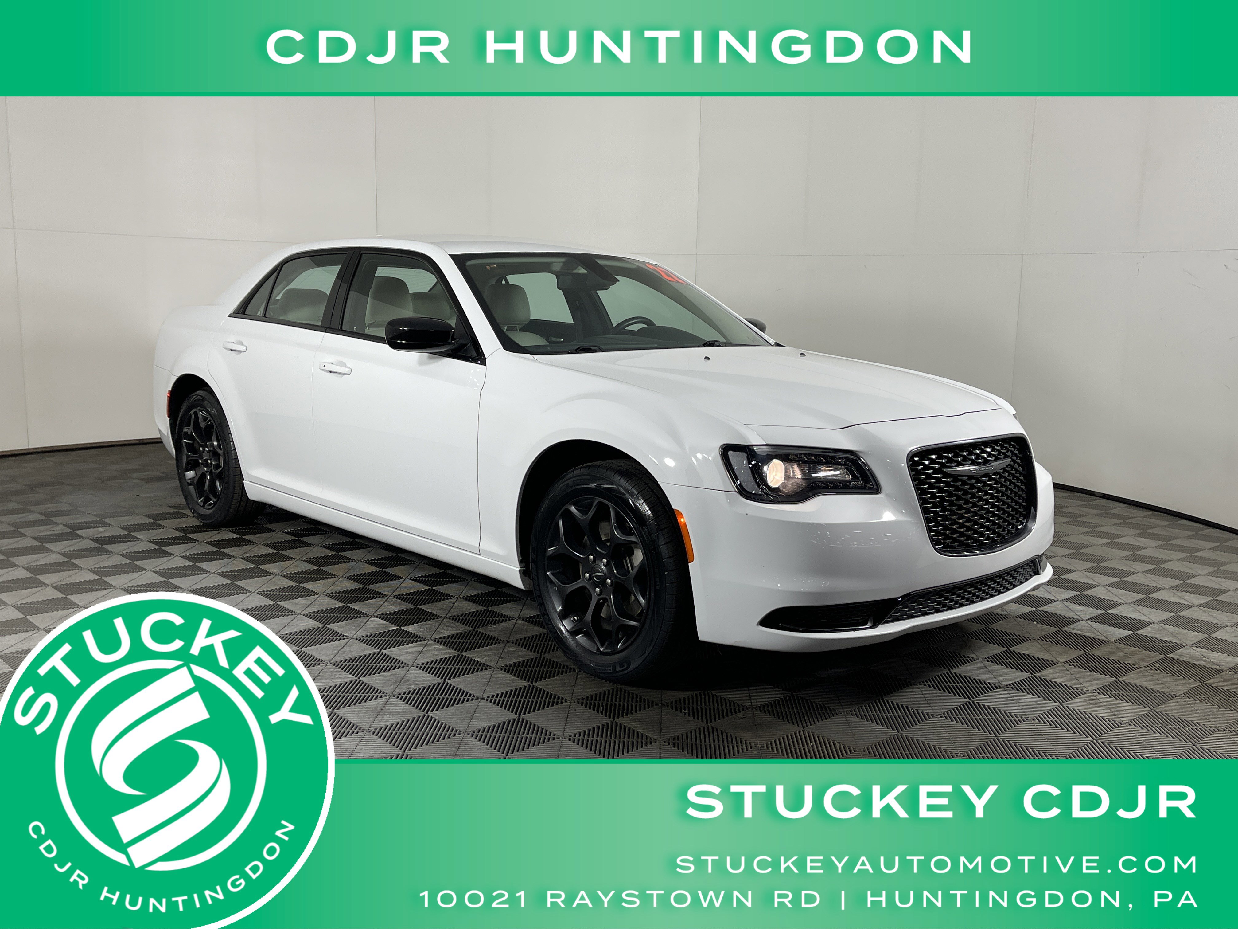 2022 Chrysler 300 Touring's photo