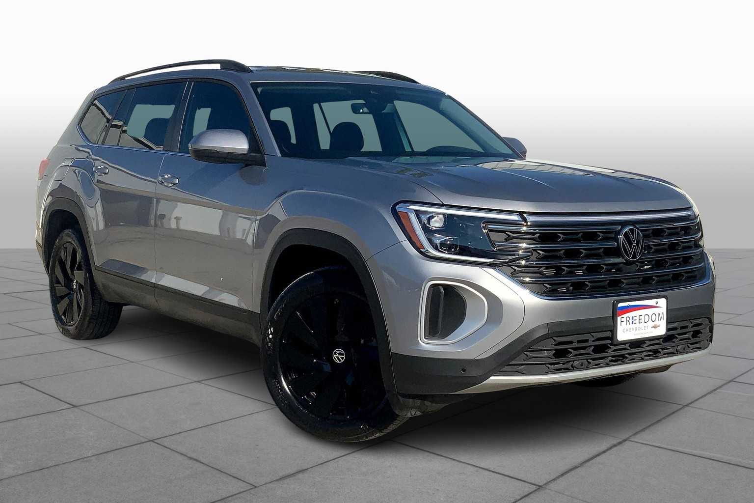 2025 Volkswagen Atlas SE Technology photo 2