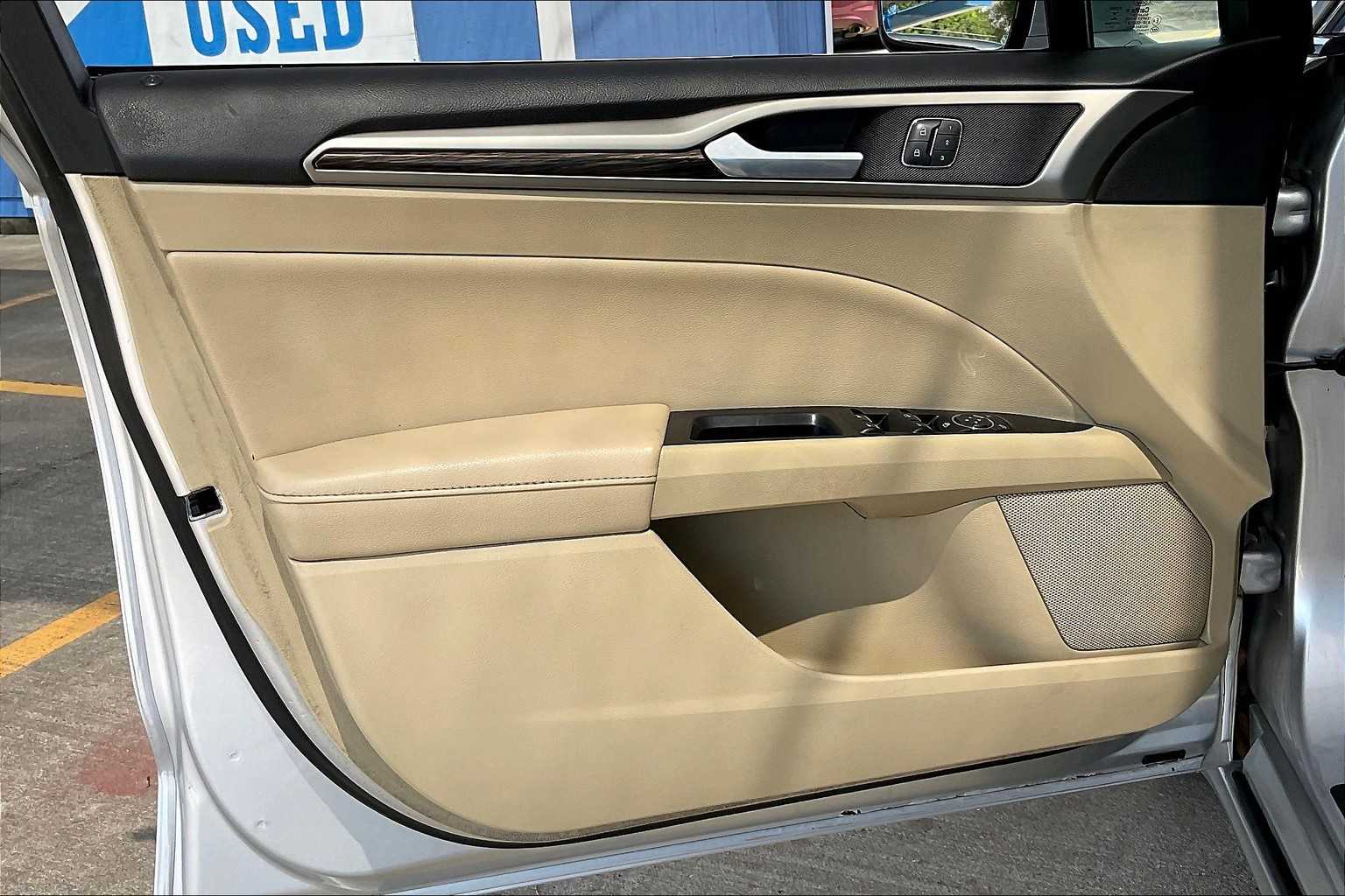 2014 Ford Fusion SE Hybrid photo 21