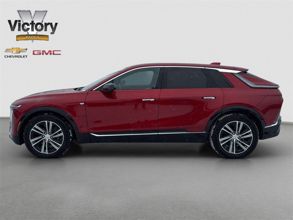 2024 Cadillac Lyriq Luxury photo 3