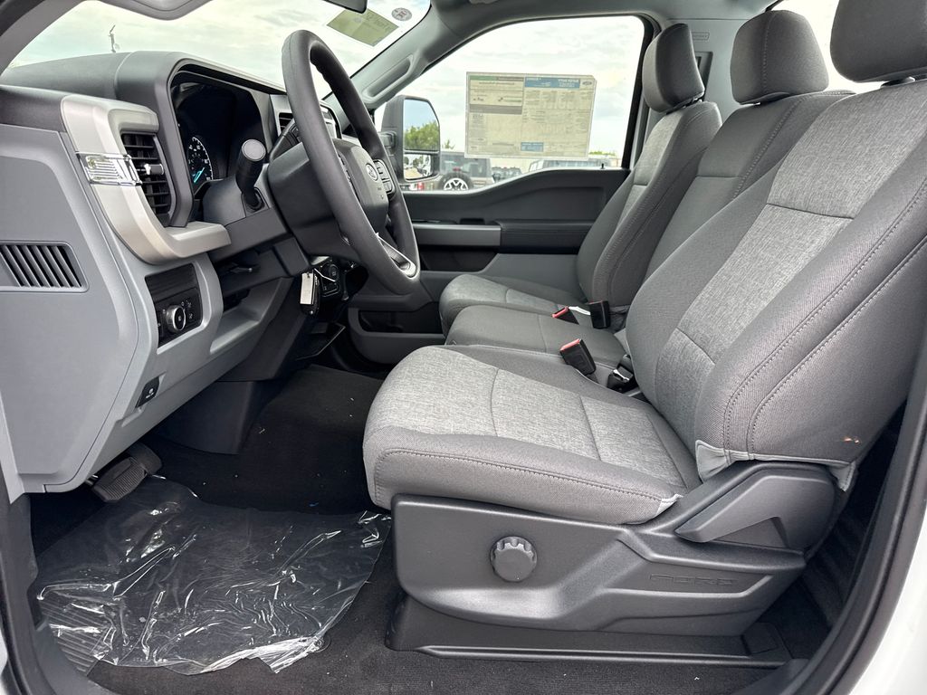 2025 Ford F-350 photo 12